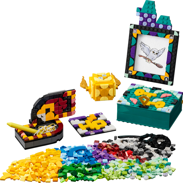 Zestaw klocków LEGO DOTs Hogwart. Zestaw na biurko 856 elementów (41811) - obraz 2
