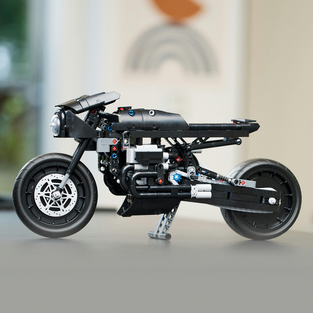Zestaw klocków LEGO Technic Batman: Batmotor 641 element (42155) - obraz 8