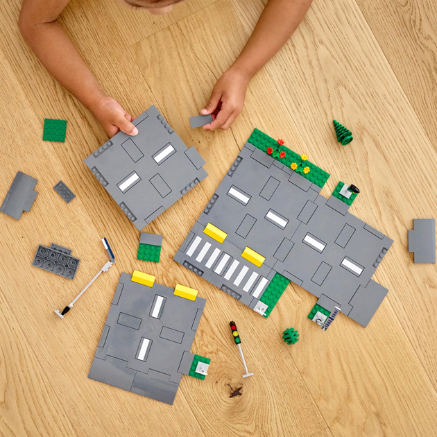 Конструктор LEGO City Town Дорожні плити 112 деталей (60304) - зображення 5