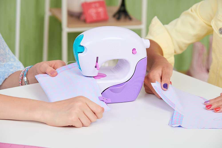 Zestaw do gry Spin Master Cool Maker: maszyna do szycia z akcesoriami Fashion Studio (6063925) - obraz 5