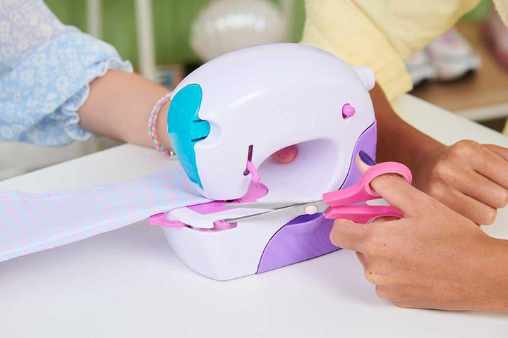 Zestaw do gry Spin Master Cool Maker: maszyna do szycia z akcesoriami Fashion Studio (6063925) - obraz 7