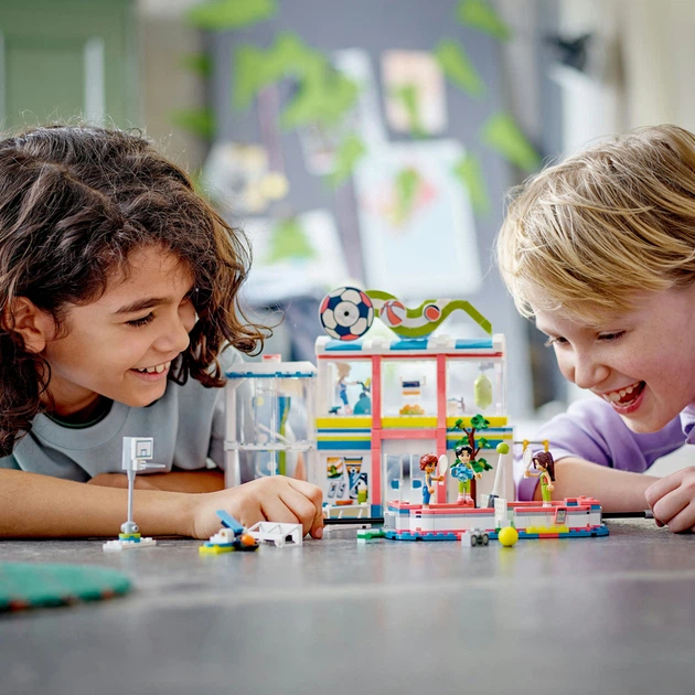 Конструктор LEGO Friends Спорткомплекс 832 деталі (41744) - зображення 3