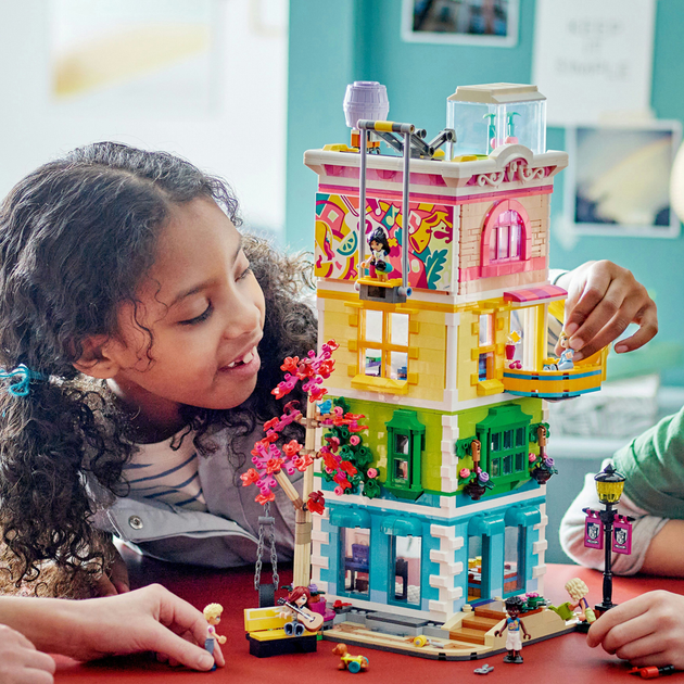 Zestaw klocków LEGO Friends Dom kultury w Heartlake 1513 elementów (41748) - obraz 3