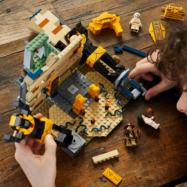 Zestaw klocków LEGO Indiana Jones Ucieczka z zaginionego grobowca 600 elementów (77013) - obraz 4