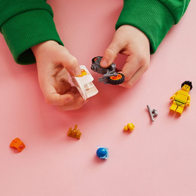 Zestaw klocków LEGO City Kaskaderski motocykl-wanna 14 elementów (60333) - obraz 4