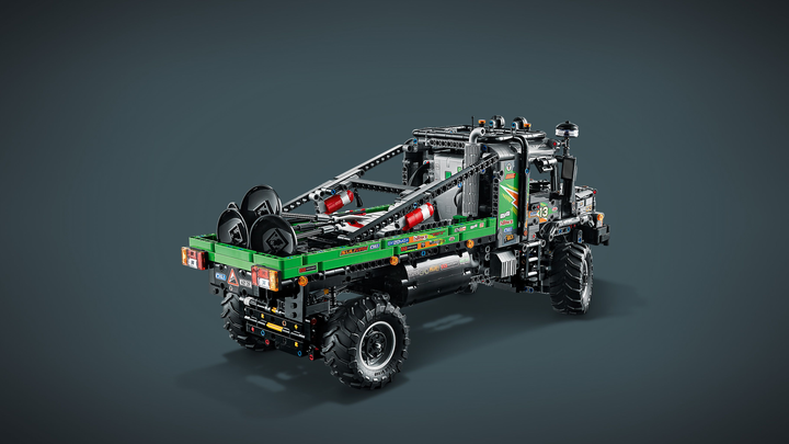 Zestaw klocków LEGO Technic Ciężarówka Mercedes-Benz Zetros z napędem na 4 koła 2110 elementów (42129) - obraz 13