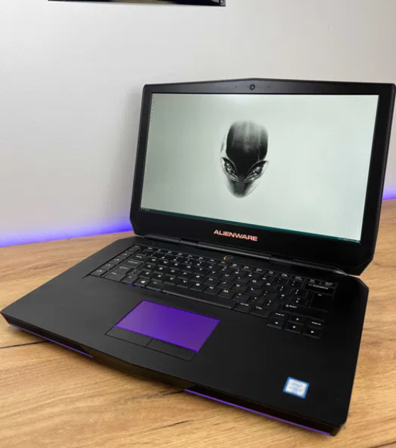 Игровой ноутбук Dell Alienware 15 R2 / 15.6