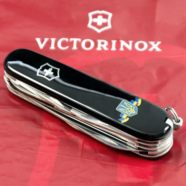 Ніж Victorinox Huntsman Ukraine Black "Герб України Зі Стрічкою" (1.3713.3_T1010u) - изображение 2