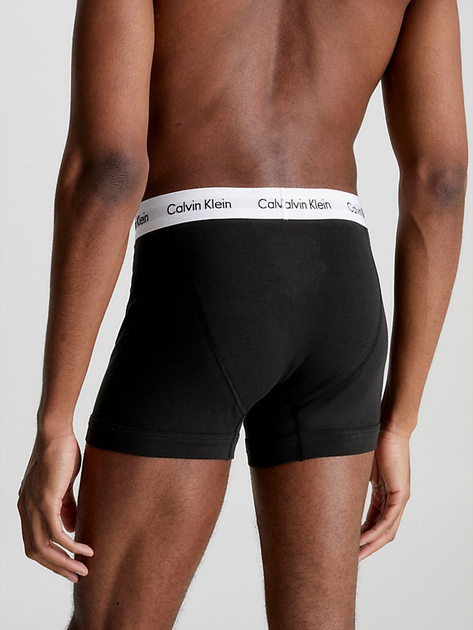Набір трусів-боксерів чоловічих Calvin Klein Underwear 3P Trunk 0000U2662G-001 L 3 шт Чорний (5051145283358) - зображення 3