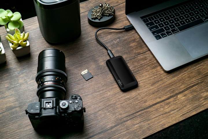 Przenośny dysk SSD Crucial X8 4 TB USB 3.2 Type-C 3D NAND QLC (CT4000X8SSD9) Zewnętrzny - obraz 3