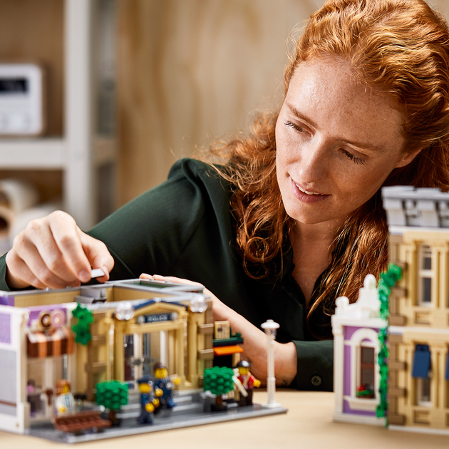 Zestaw klocków LEGO Creator Expert Posterunek policji 2923 elementy (10278) - obraz 3