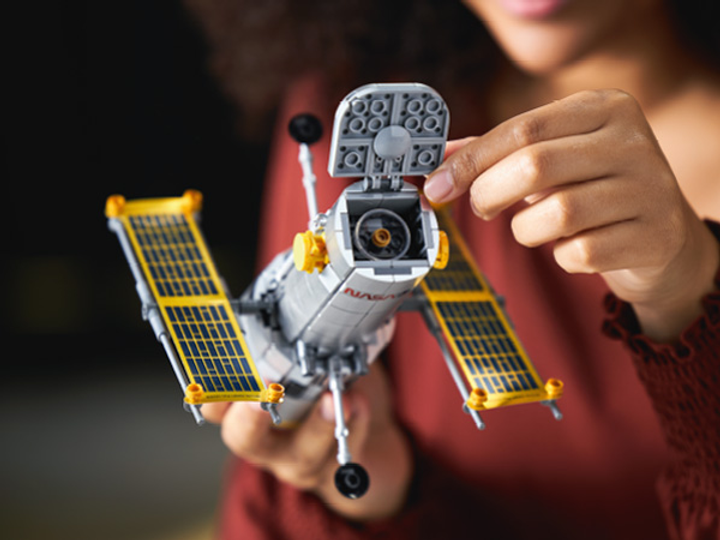 Конструктор LEGO Creator Expert Космічний шатл Діскавері NASA 2354 деталі (10283) - зображення 5