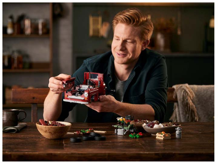 Zestaw klocków LEGO Creator Expert Pickup 1677 elementów (10290) - obraz 5