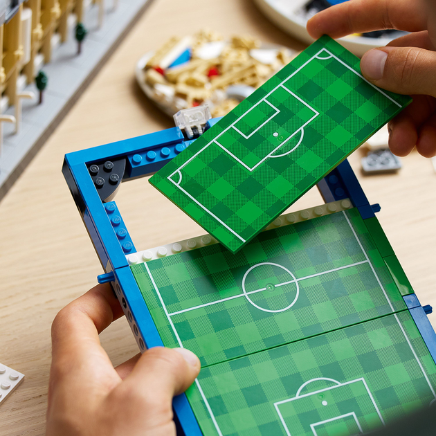 Zestaw klocków LEGO Icons Santiago Bernabéu - Stadion Realu Madryt 5876 elementów (10299) - obraz 8