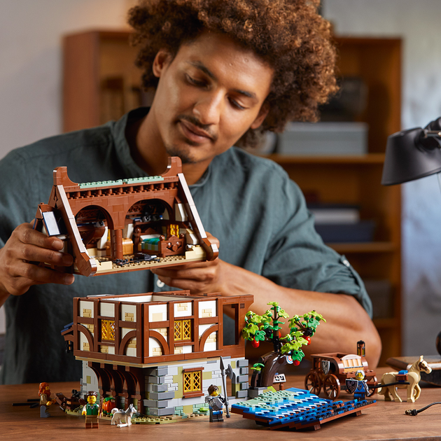 Конструктор LEGO Ideas Середньовічна кузня 2164 деталі (21325) - зображення 3