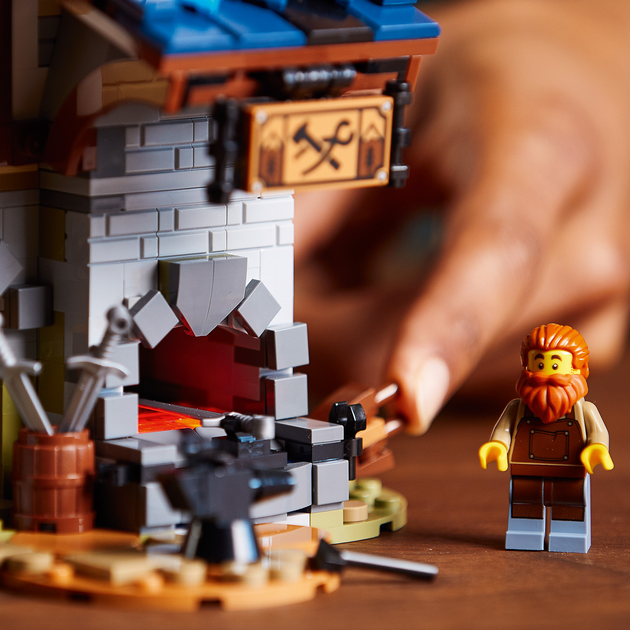 Конструктор LEGO Ideas Середньовічна кузня 2164 деталі (21325) - зображення 10