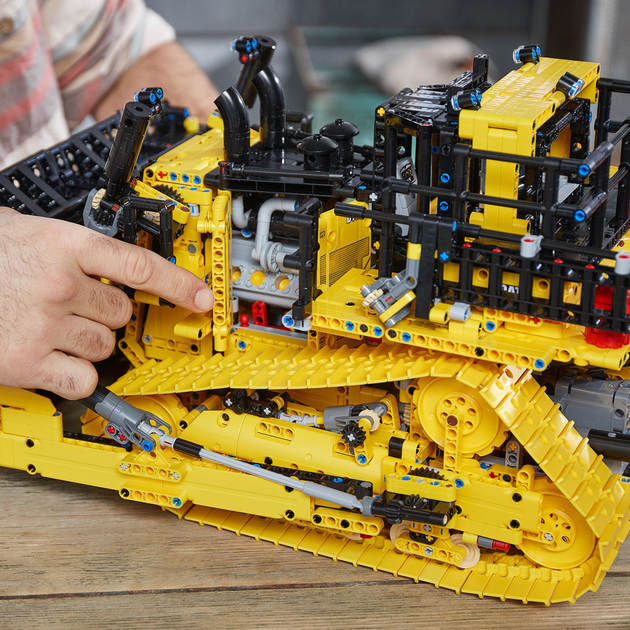 Конструктор LEGO Technic Бульдозер Cat D11 на пульті керування 3854 деталі (42131) - зображення 5
