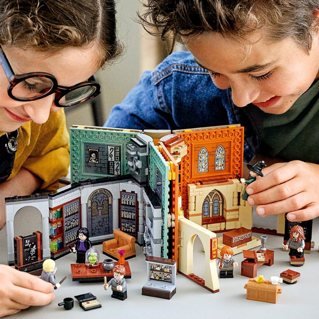 Конструктор LEGO Harry Potter У Гоґвортсі: урок зілляваріння 271 деталь (76383) - зображення 3