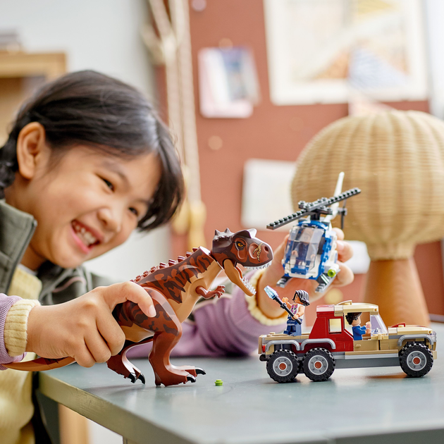 Конструктор LEGO Jurassic World Погоня за карнотавром 240 деталей (76941) - зображення 6