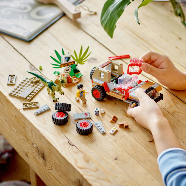 Zestaw klocków LEGO Jurassic World Zasadzka na dilofozaura 211 elementów (76958) - obraz 4