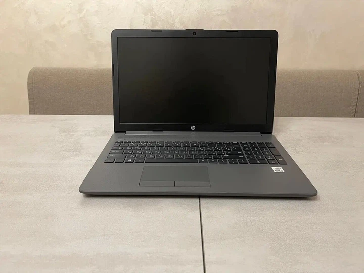 Ноутбук HP 250 G7 / 15.6