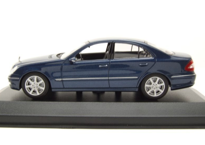 Модель автомобіля Mercedes-Benz E-Class (W211) Dark Blue by