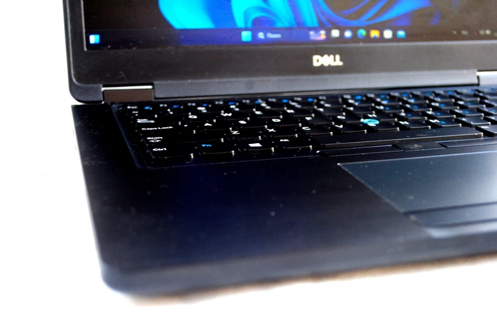 Ультрабук Dell Latitude 5490 / 14 HD
