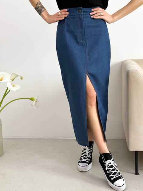 Джинсовые юбки с разрезом – самый большой тренд 2023 года: с чем носить модный фасон