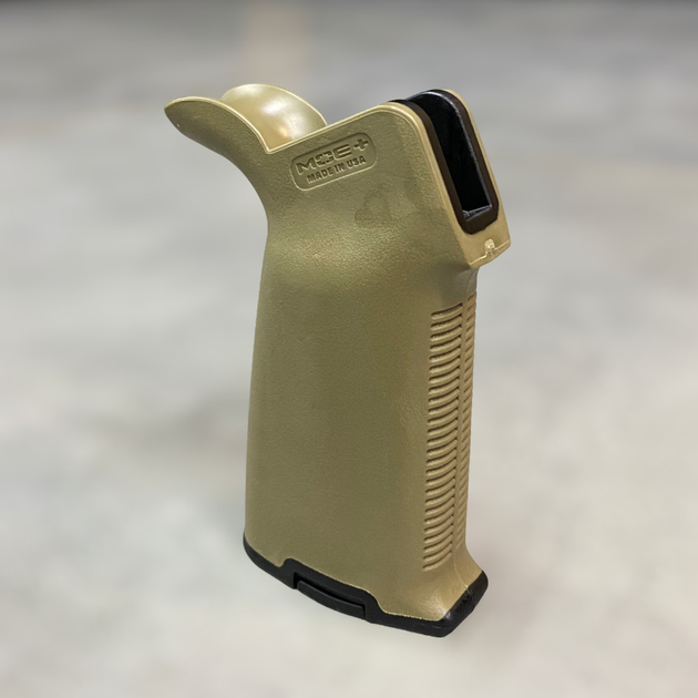 Рукоятка пистолетная Magpul MOE+ для AR15 (MAG416), цвет – Койот FDE - изображение 1