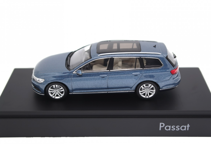 Модель автомобіля Volkswagen Passat (B8) Variant Harvard Blue