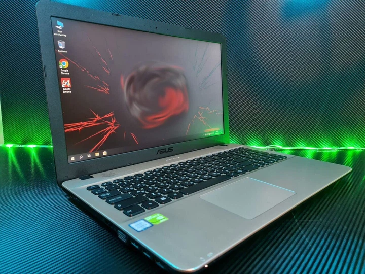 Ноутбук Asus X541U / 15.6