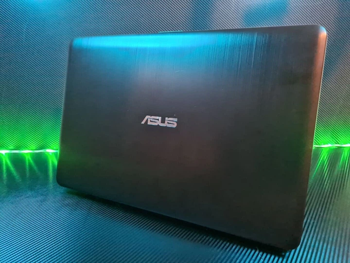 Ноутбук Asus X541U / 15.6