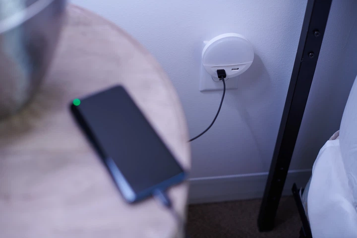 Nocna lampka LEDVANCE LUNETTA USB 3000K (4058075266902) - obraz 7