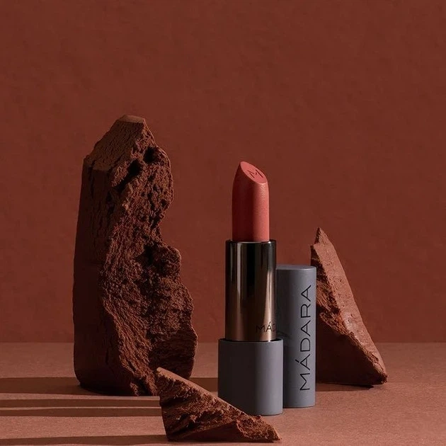 Помада Madara Velvet Wear матова 33 Magma 3.8 г (4752223006678) - зображення 3
