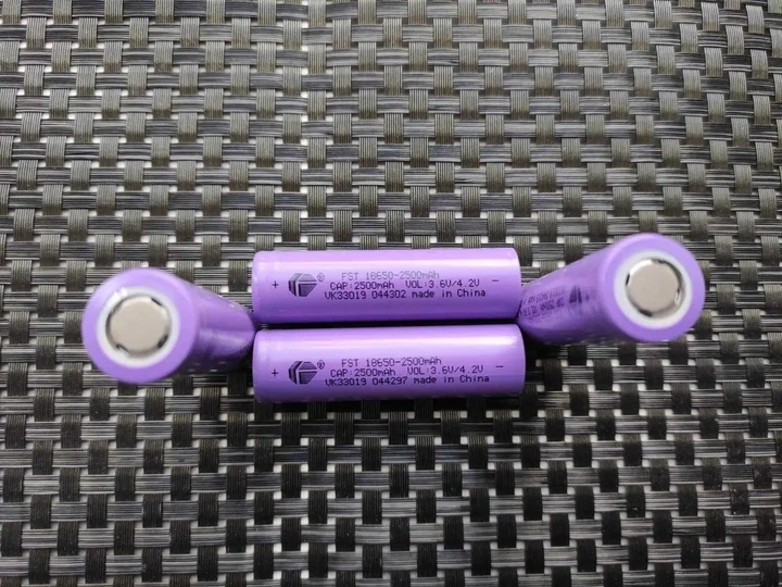 Акумулятор високострумовий 18650 FST 2500mAh, Lithium, Li-Ion - зображення 3