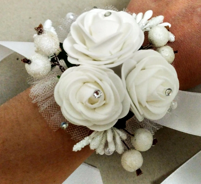 Доставка свадебного браслета свидетельницы в СПб круглосуточно от салона цветов Флордель
