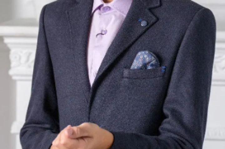 Новые тенденции в мужском гардеробе: 12 модных пиджаков для офиса и повседневности