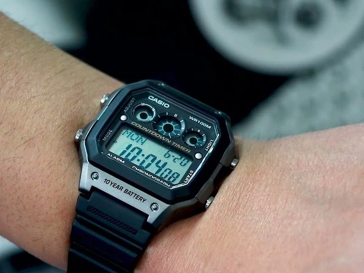 Чоловічий годинник Casio AE-1300WH-8AVEF - Фото 4 Чоловічий годинник Casio AE-1300WH-8AVEF - зображення 4