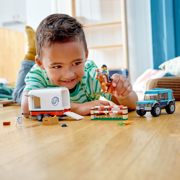 Zestaw klocków LEGO City Przyczepa do przewozu koni 196 elementów (60327) - obraz 3