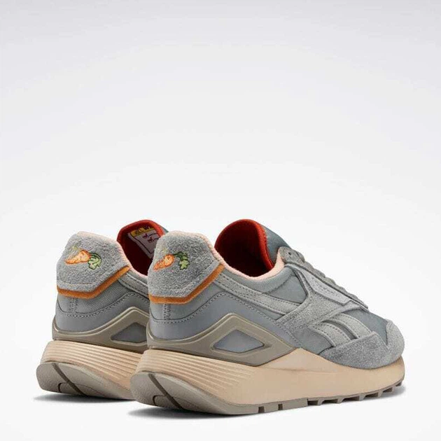 Buty sportowe męskie do kostki zamszowe na platformie Reebok Looney Tuney Classic Legacy AZ GW4301 42.5 (9.5US) 27.5 cm Szare (4065427559797) - obraz 3