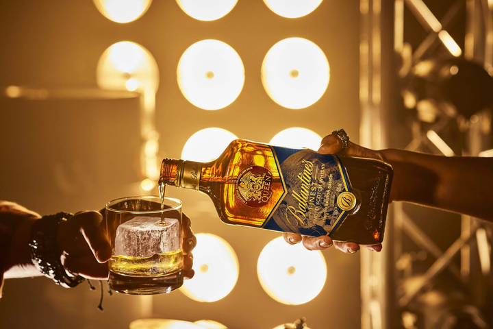 Віскі Ballantine's Finest Queen 0.7 л 40% (5010106113127_Q) - зображення 2