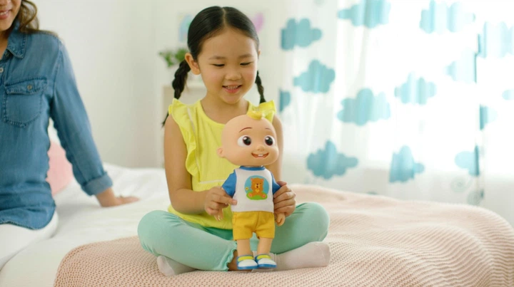 Интерактивная игрушка CoComelon Кокомелон Deluxe Interactive JJ Doll Джей Джей со звуком USA - изображение 4