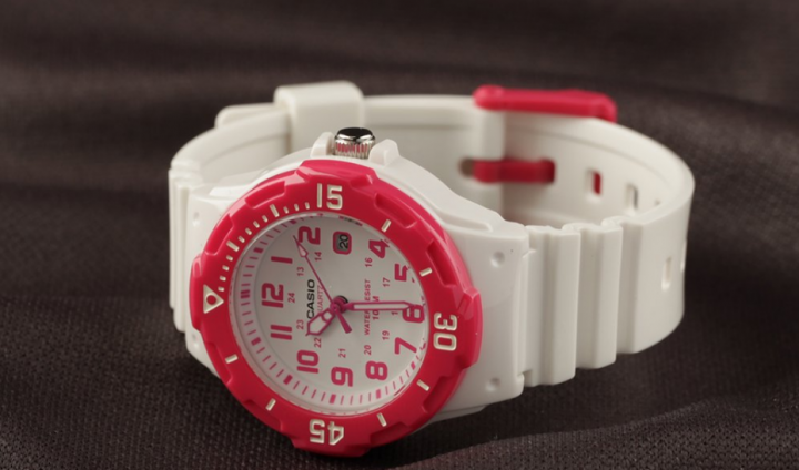 Женские наручные часы Casio LRW-200H-4B - изображение 2