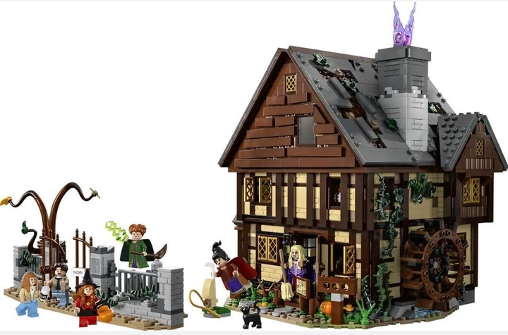 Zestaw LEGO Ideas Disney Hocus Pocus Domek sióstr Sanderson 2316 części (21341) - obraz 2