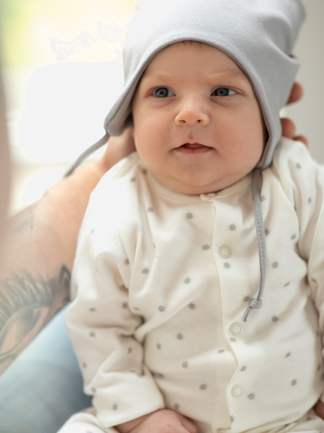 Дитячий чепчик Pinokio Hello Wrapped Bonnet 42-44 см Сірий (5901033291623) - зображення 3