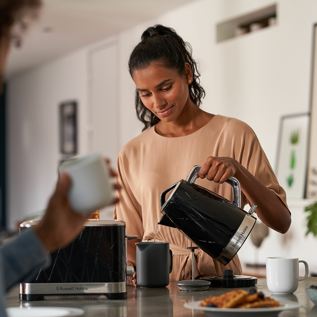 Czajnik elektryczny Russell Hobbs Structure 28081-70 1.7 L Czarny - obraz 3