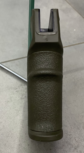 Рукоятка пистолетная прорезиненная для AR15 DLG TACTICAL (DLG-106), цвет Олива, с отсеком для батареек (241879) - изображение 2