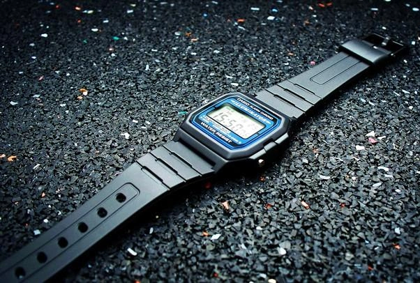 Наручные часы Casio черные F-105W с подсветкой на весь экран - изображение 4
