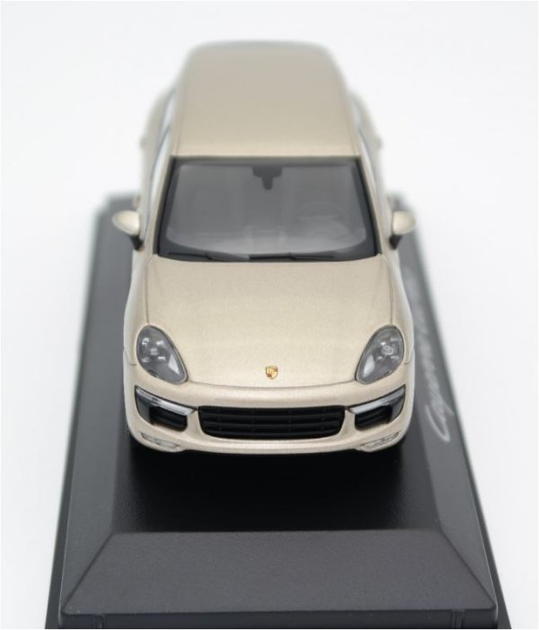 Модель автомобіля Porsche Cayenne Turbo Beige Metallic