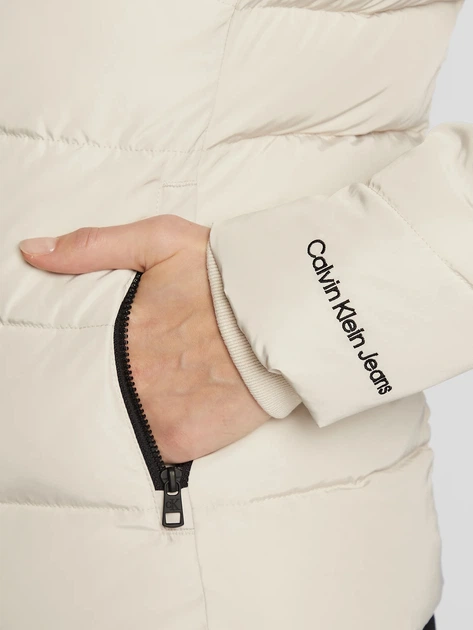 Куртка зимова жіноча Calvin Klein J20J219824-ACF S Бежева (8719856657833) - зображення 4